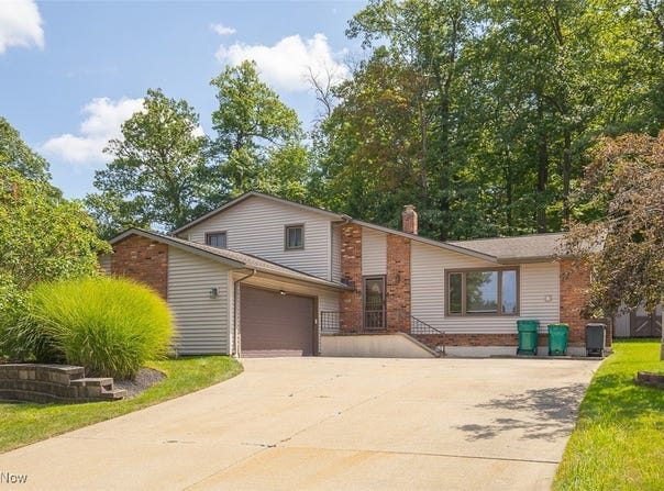 1450 Driftwood Drive, Seven Hills, OH 44131