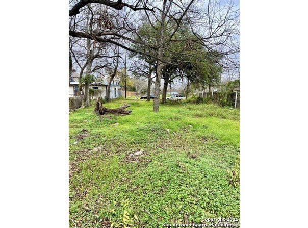 708 4th, Natalia, TX 78059