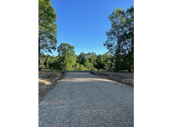 08 Log Cabin Ln, Poplarville, MS 39470