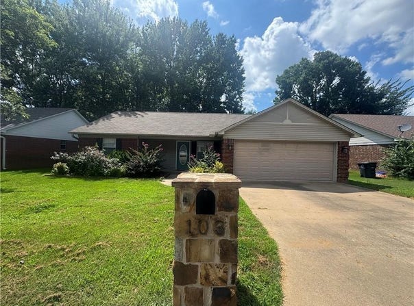 103 Lelia  LN, Searcy, AR 72143