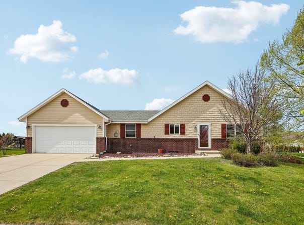1112 Durango Dr, Hartford, WI 53027
