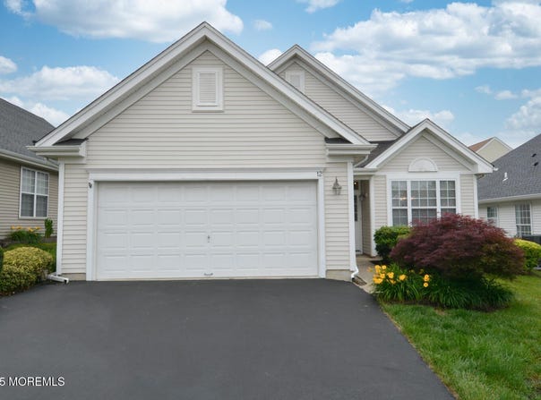 12 Atrium Drive, Bordentown, NJ 08505