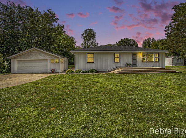 17929 S River Road, Three Rivers, MI 49093