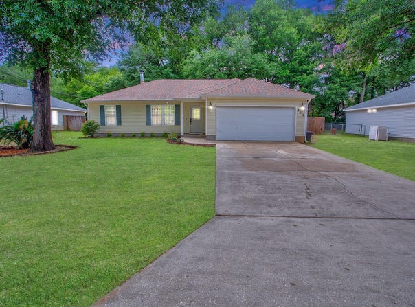 306 Strawbridge Drive, Crestview, FL 32539