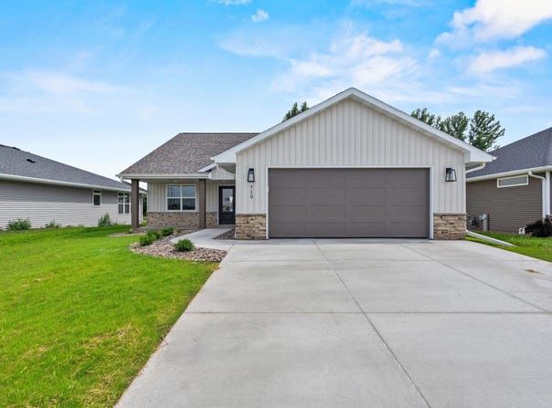 710 TAMBOUR Court, DE PERE, WI 54115
