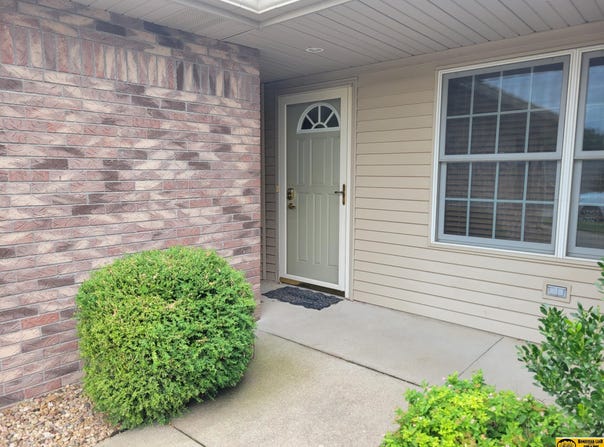 611 Spring View Circle, Beatrice, NE 68310
