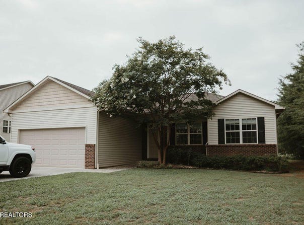 290 Garnet Hill Drive, Lenoir City, TN 37772