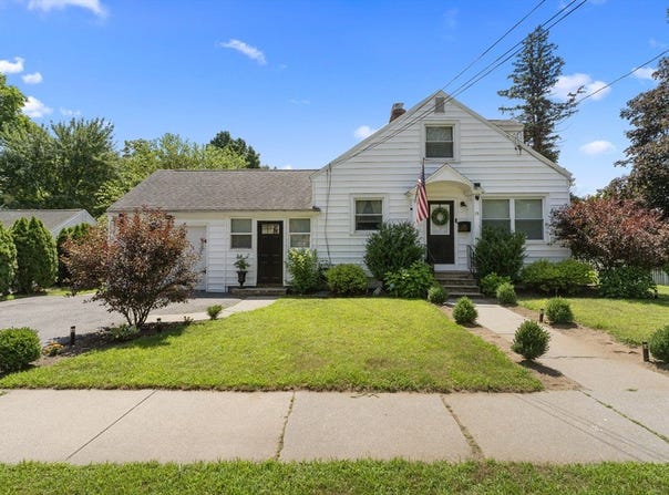 15 Bellevue Ave, Longmeadow, MA 01106