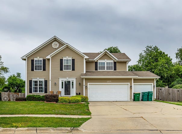1205 Lancaster Way, Indianola, IA 50125