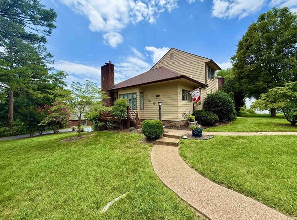 8 SHANNON PL, STAUNTON, VA 24401