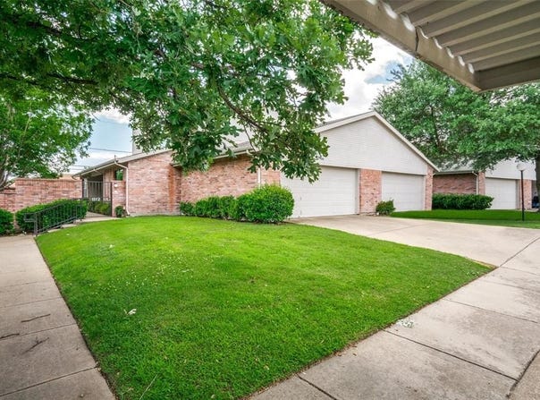 1112 Forest Creek Street, Benbrook, TX 76126
