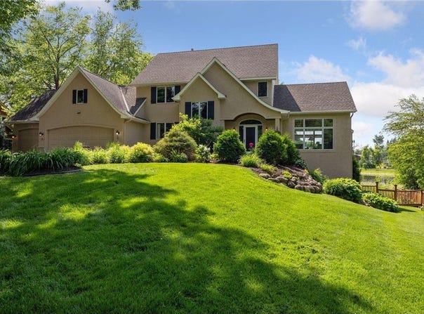 180 Ranchview Lane S, Minnetonka, MN 55391