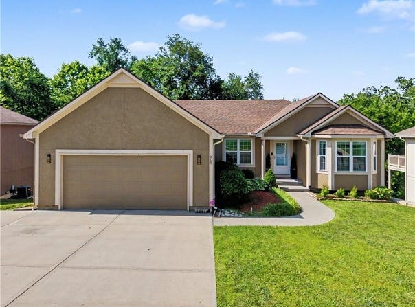 808 Old Stage Road, Pleasant Hill, MO 64080