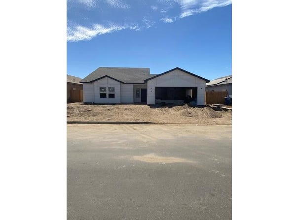 1173 S Creekside Place E, Porterville, CA 93257