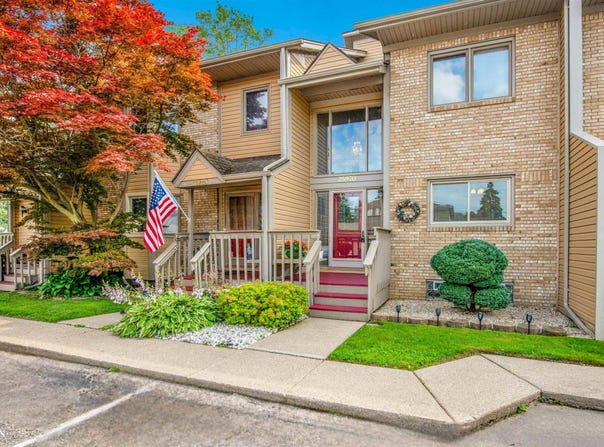 25970 St Clair Place, Harrison Twp, MI 48045-3259