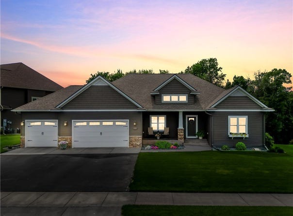 4754 S Oakwood Hills Parkway, Eau Claire, WI 54701