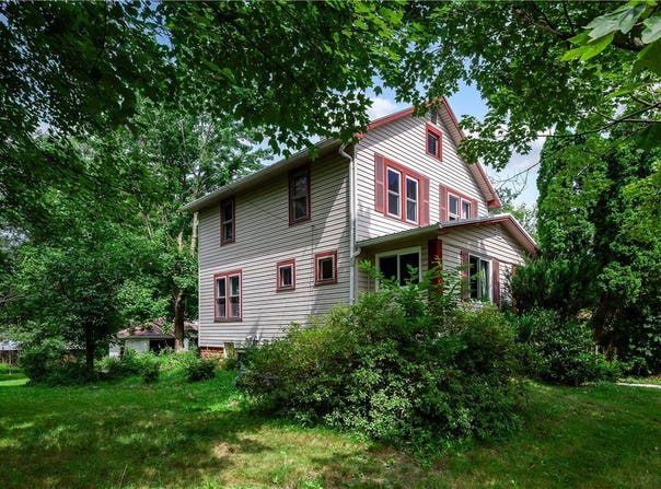 1077 Bechtol Avenue, Sharon, PA 16146