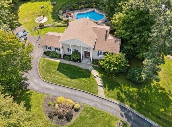 14 Old Chimney Rd, Randolph Twp., NJ 07869-3838