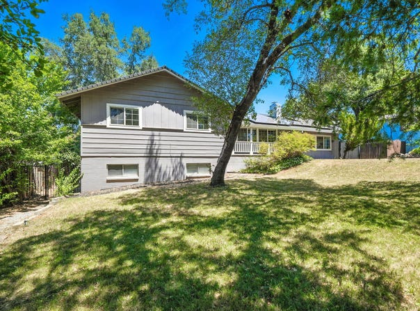 1448 Carter Way, Redding, CA 96002