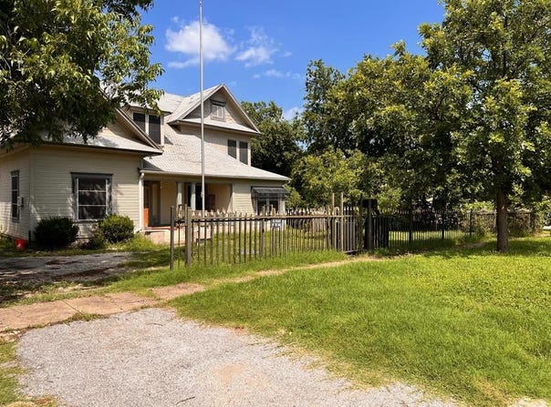 1612 Lagonda Avenue, Fort Worth, TX 76164