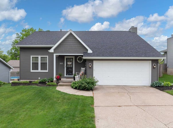 1425 W 48TH Street, Davenport, IA 52806