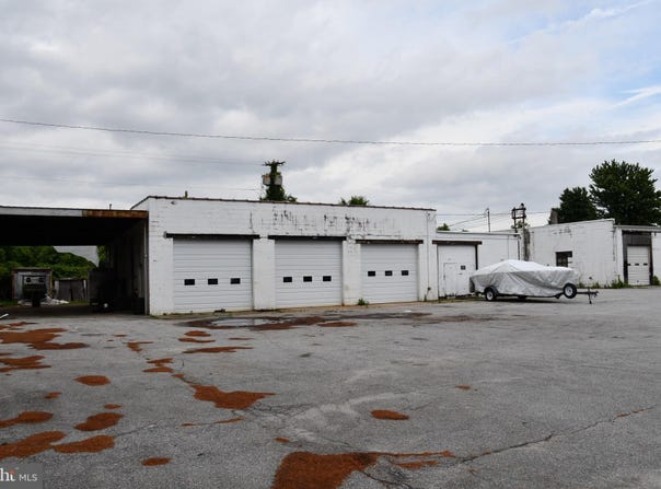 305 N VIRGINIA AVENUE, CARNEYS POINT, NJ 08069