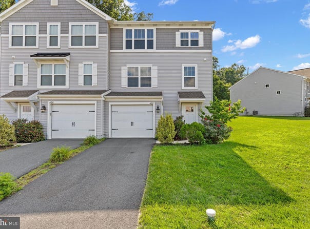 402 SMOKERING DRIVE, ROBESONIA, PA 19551