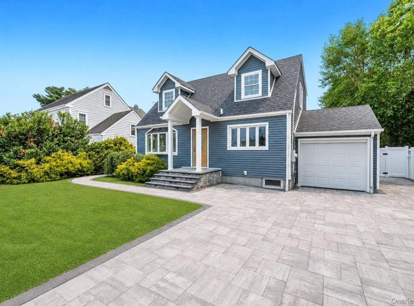 4 Hicks Circle, Hicksville, NY 11801