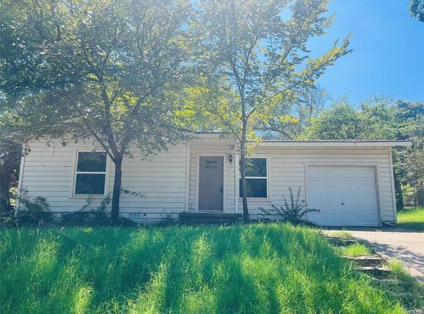 207 Live Oak Lane, Weatherford, TX 76086