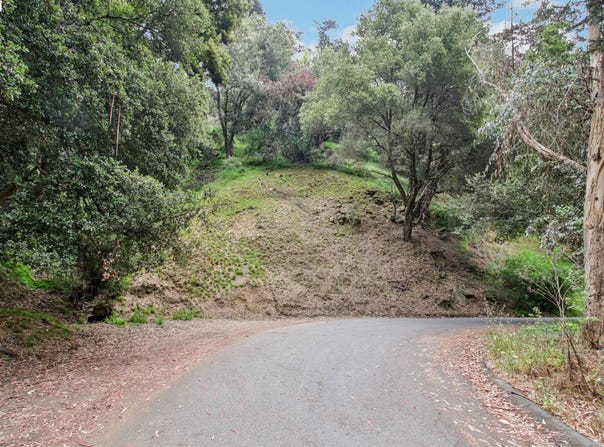 Girvin Dr, Oakland, CA 94603