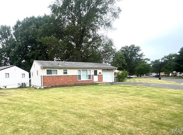 830 Northmoor Drive, Florissant, MO 63033