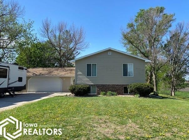 2365 Lake Circle, Britt, IA 50423