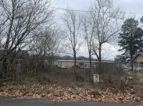 906 Elm Avenue, Mena, AR 71953