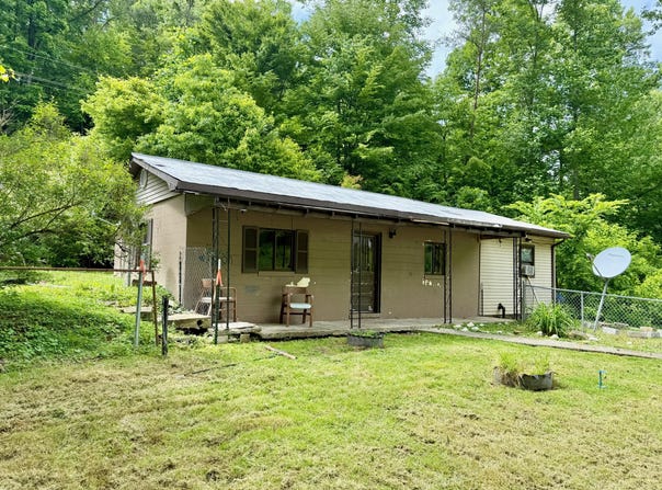 3219 HWY 52 East, Beattyville, KY 41311