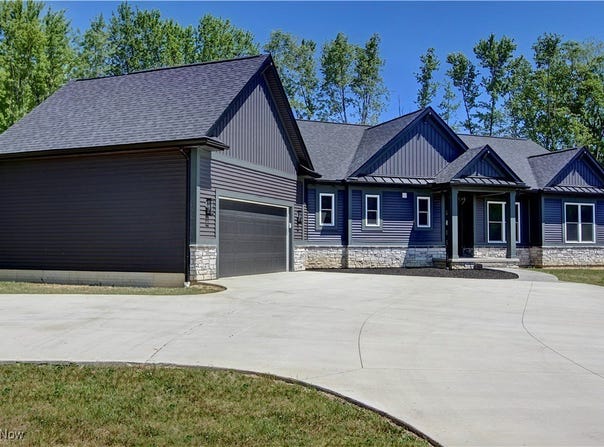 5906 Russia Road, South Amherst, OH 44001