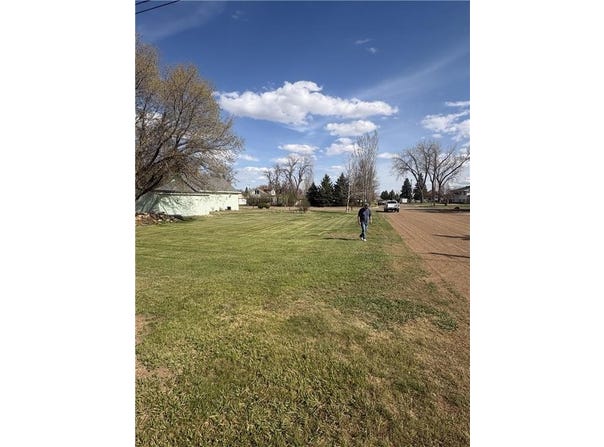 313 W 2nd Avenue, Regent, ND 58650