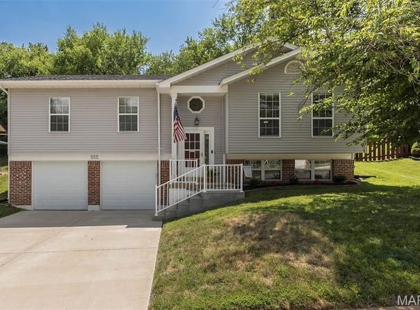 555 Vernal Hill Court, Ballwin, MO 63021