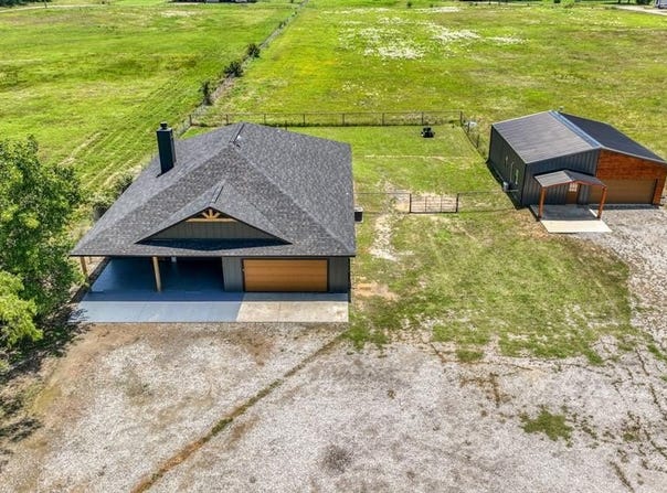 1381 County Road 1470, Chico, TX 76431