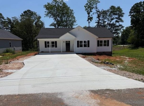 166 Plant Drive, Appomattox, VA 24522