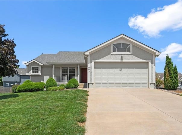 1002 W Howard Place, Louisburg, KS 66053
