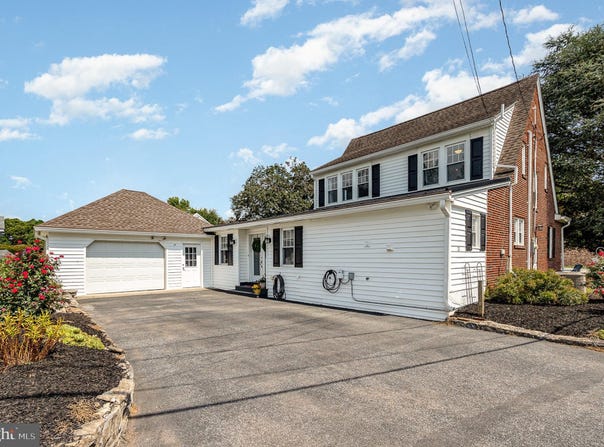 21 CHARLES STREET, CARLISLE, PA 17013
