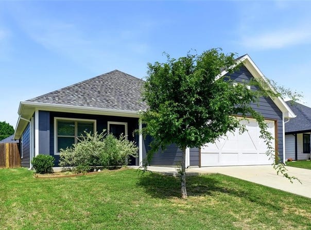 210 Clover Circle, Weatherford, TX 76086
