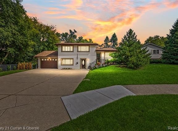 17361 W Outer Drive, Dearborn Heights, MI 48127