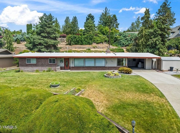 611 Ferncrest Rd, Yakima, WA 98901