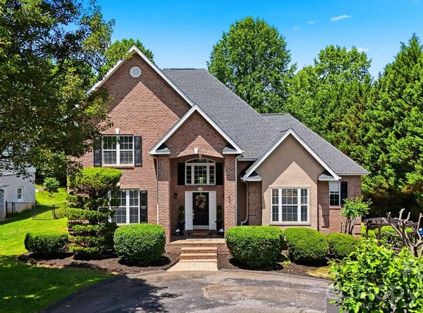 1245 34th Avenue NE, Hickory, NC 28601
