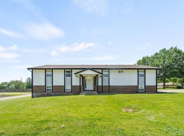 2203 Mission Road, Harrisonville, MO 64701