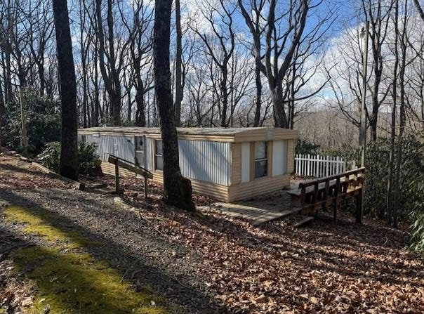 952 Apache Trl, Fancy Gap, VA 24328