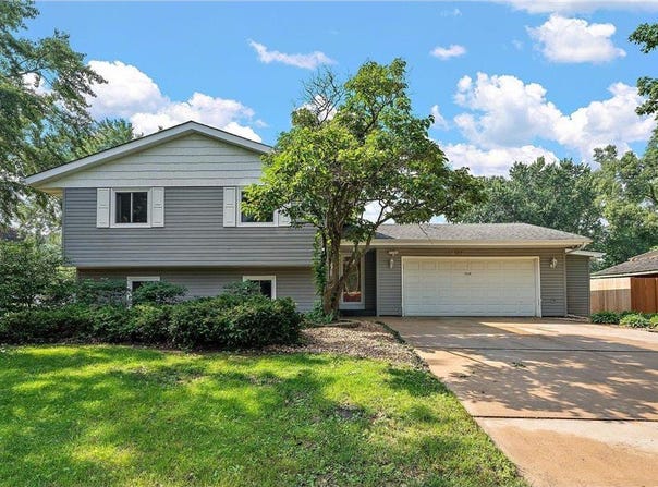 1709 Heron Lane N, Oakdale, MN 55128