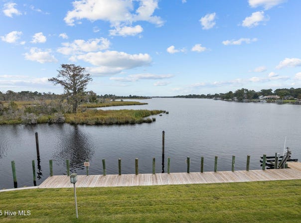 24 Batts Hill Road, New Bern, NC 28562