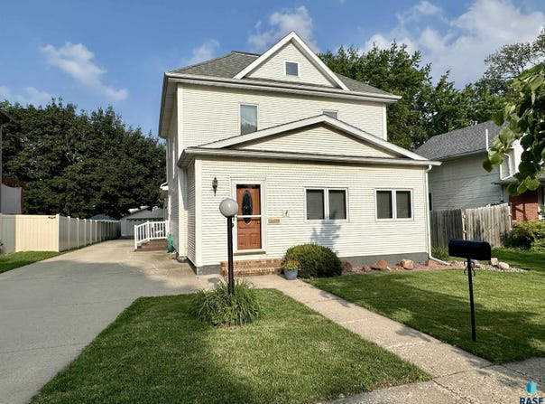 121 S East Park St, Luverne, MN 56156